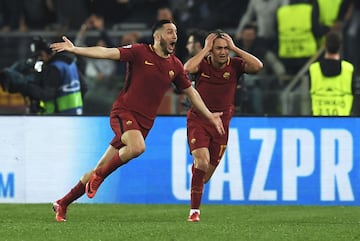 3-0. Kostas Manolas celebró el tercer gol.