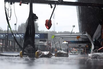 Una imagen de cómo estaba la zona de boxes inundada por las fuertes precipitaciones.