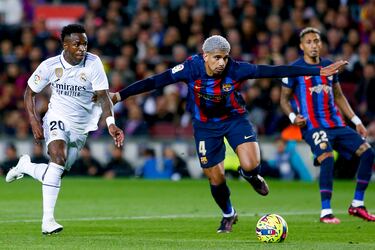 Araújo, en un laberinto