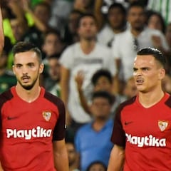 Derbi polémico: el Sevilla pidió penalti a Roque en vez de roja