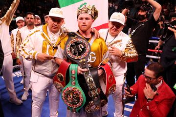 El púgil mexicano firmó en 2018 uno de los contratos más altos de la historia del deporte con DAZN y Golden Boy por 11 peleas a cambio de 365 millones de euros. Sin embargo, en 2020, Canelo renunció al contrato que le vinculaba con ambas compañías.