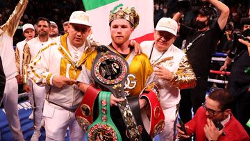 El púgil mexicano firmó en 2018 uno de los contratos más altos de la historia del deporte con DAZN y Golden Boy por 11 peleas a cambio de 365 millones de euros. Sin embargo, en 2020, Canelo renunció al contrato que le vinculaba con ambas compañías.