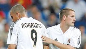 <b>CAMBIO DE BALÓN DE ORO. </b>Michael Owen es el jugador elegido para sustituir al lesionado Ronaldo.