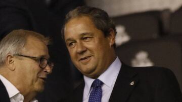 Tino Fern&aacute;ndez, presidente del Deportivo, en el palco de Riazor.