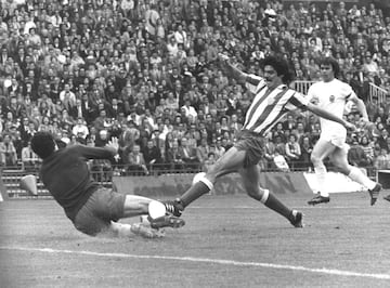 Estuvo en el conjunto madrileño desde la temporada de 1971 hasta 1982 siendo cedido un año al Sporting de Gijón. Dos Copas y dos Ligas es el palmarés que consiguió con el conjunto madrileño. 