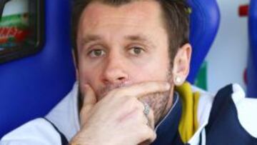 Cassano, en el banquillo durante un partido con el Parma.