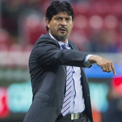 “Los delanteros de Chivas deben pelear el título de goleo”