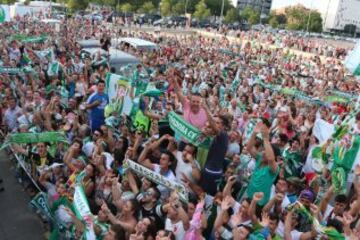 El Córdoba festeja el ascenso con su afición