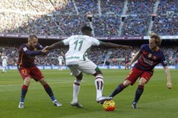 Success entre Aleix Vidal y Rakitic.