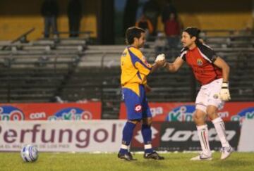 Nicolás Peric anotó un gol de arco a arco en un partido que jugó la Universidad de Concepción en la Copa Sudamericana de 2004 ante Bolívar.