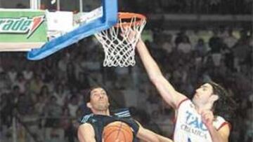 <b>RESURRECCIÓN. </b>Scola despertó en el tercer partido y hundió al Madrid. Hamilton intentará dar hoy la réplica.