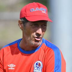 Pedro Troglio no estará en el banco de Olimpia en la final