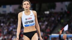 La rusa Mariya Lasitskene compite bajo licencia neutral en la IAAF Diamond League &quot;Weltklasse&quot; en el Letzigrund Stadium en Zurich.