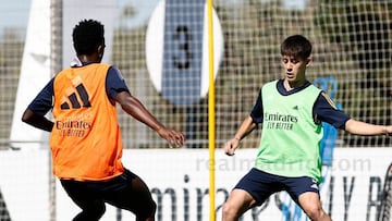 Vinicius y Arda Güler, con el grupo.