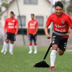 Allende: "Es algo muy lindo jugar con Matías Fernández"