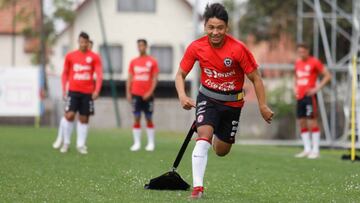 Allende: "Es algo muy lindo jugar con Matías Fernández"