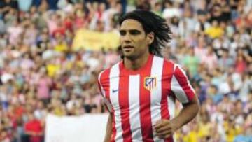 <b>ACLAMADO. </b>Falcao tocó el balón en su presentación.