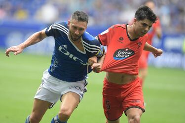 El central fue el líder de un equipo que jugó con uno menos durante 60 minutos ante un rival muy peligroso como el Oviedo de Cervera. En la imagen, con Borja Bastón.