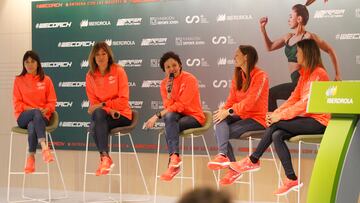 Isabel Macías, Jacqueline Martín, Amaia Andrés, Dori Iniesta y Sandra Borda en el evento de WeCoach en Madrid.