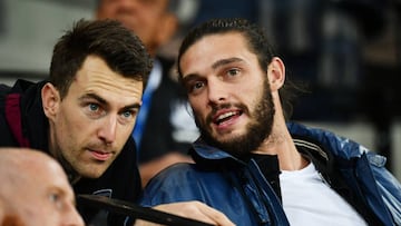 West Ham's Andy Carroll victim to armed robbery attempt