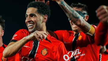 Los jugadores del Mallorca Mascarell y Raíllo celebran un gol.