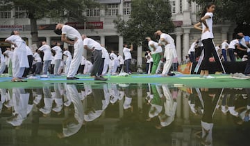 La celebración del Día Internacional del Yoga en imágenes