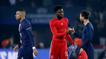 Alphonso Davies se quedó con la playera de Messi en Champions League