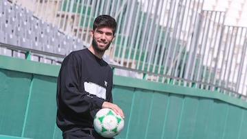 Théo espera a su hermano Luca