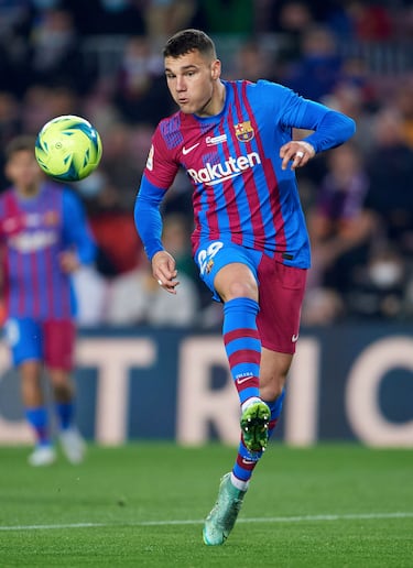 El delantero barcelonés vistió la camiseta del Barcelona y su filial la temporada 2021-22. 