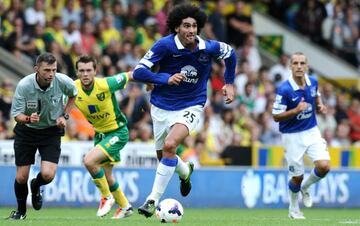 El volante belga jugó seis temporadas en el Everton y actualmente lleva 5 en el Manchester United. Jugó 141 partidos y marcó 25 goles con el equipo de Liverpool. Es una de las figuras de la Selección de Bélgica.