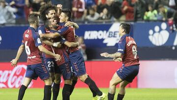 Los jugadores de Osasuna celebran un gol ante el Villarreal.