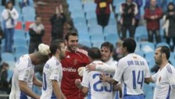 <b>FIADOS A LA ROMAREDA. </b>El Zaragoza necesita ganar los tres partidos que le vienen en casa, donde comenzó su reacción contra el Villarreal, para llegar vivo a Getafe.
