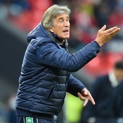 Pellegrini: "Es una vergüenza cómo tratan los árbitros a Fekir"