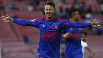 Gast&oacute;n Fern&aacute;ndez celebrando un gol