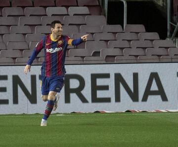 1-0. Leo Messi celebró el primer gol.