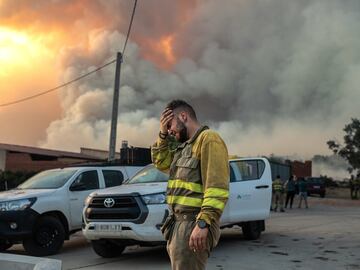 Los incendios se extienden por toda la península ibérica espoleados por la ola de calor. En Losacio (Zamora) ha perdido la vida un brigadista de los medios de extinción de la Junta de Castilla y León. Es el segundo incendio en menos de un mes en en la ciudad castellano leonesa.