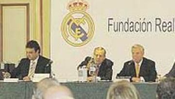 <b>EL FORO. </b>En la mesa, de izquierda a derecha: José Ángel Sánchez, Yago Pico de Coaña, Enrique Sánchez, Ken Shimanouchi y Arrigo Sacchi.