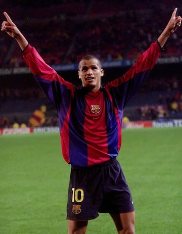 El futbolista brasile?o jug車 cinco temporadas como blaugrana entre 1997 y 2002. El dorsal '10' lo llev車 durante la temporada 00/01 y la 01/02.