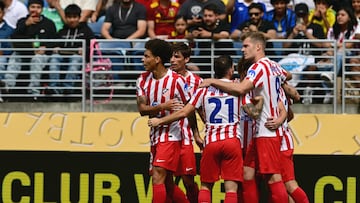 Atletico Madrid's Spanish midfielder #08 Pablo Barrios (unseen) celebrates with teammates after scoring his team's third goal during the FIFA Club World Cup 2025 Group B football match between US Seattle Sounders and Spain's Atletico de Madrid at the Lumen Field stadium in Seattle on June 19, 2025. (Photo by Pablo PORCIUNCULA / AFP)