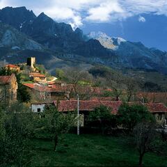 Helly Hansen propone Cantabria para el Open Mountain Month