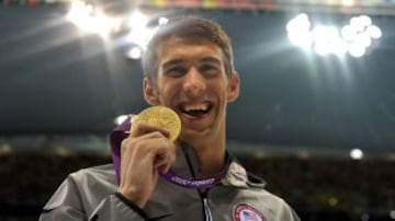 Así como se convirtió en el máximo medallista en la historia de los Juegos Olímpicos, Phelps tuvo que luchar con sus demonios para lograrlo, pues su adicción a las drogas, principalmente a la marihuana, hicieron pensar que podría ser el final de su carrera. A pesar de ello, supo reponerse y regresar a ser el fenómeno que es hoy en día.