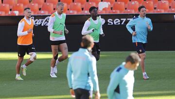 06/11/21
 ENTRENAMIENTO DEL VALENCIA CF - CHERYSEVH - RACIC
 
 
 
  
 
 
 
 
 
 
 
  MESTALLA