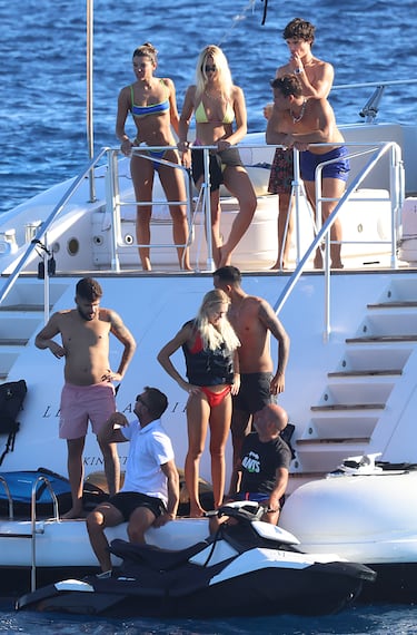 Vinicius y Militao disfrutaron, junto con sus acompañantes, de unos días en el mar Mediterráneo.