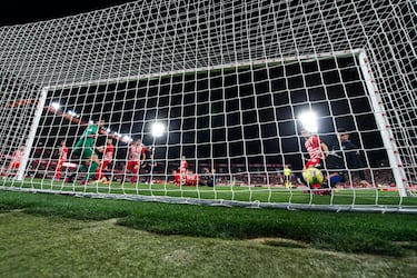 0-1. Saque de esquina cerrado al primer palo de Antoine Griezman, la desvía Ángel Correa y Álvaro Morata, sólo en el segundo palo, marca a placer el primer tanto.