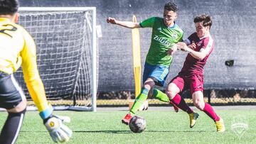 Alfonso Ocampo-Chavez con la sub-17 de Seattle Sounders