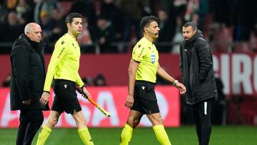 Gil Manzano, árbitro del Girona-Real Sociedad, al término del partido en el estadio de Montilivi.