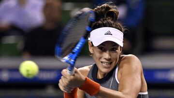 Garbi&ntilde;e Muguruza debut&oacute; con victoria frente a M&oacute;nica Puig en el torneo de Tokio en el que era su primer partido como mejor jugadora del ranking WTA. &quot;Para ser honesta, nada ha cambiado por ser N&ordm;1&quot;, dijo la actual ganadora de Wimbledon.