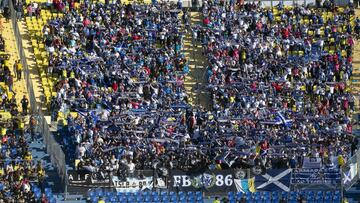 Afición durante un partido entre la UD Las Palmas y el CD Tenerife.