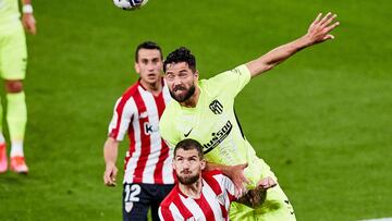 I&ntilde;igo Mart&iacute;nez ante el Atl&eacute;tico. 