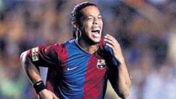 <b>PORTENTO. </b>Ronaldinho es feliz en Barcelona y le quieren pagar más dinero para que se quede.
